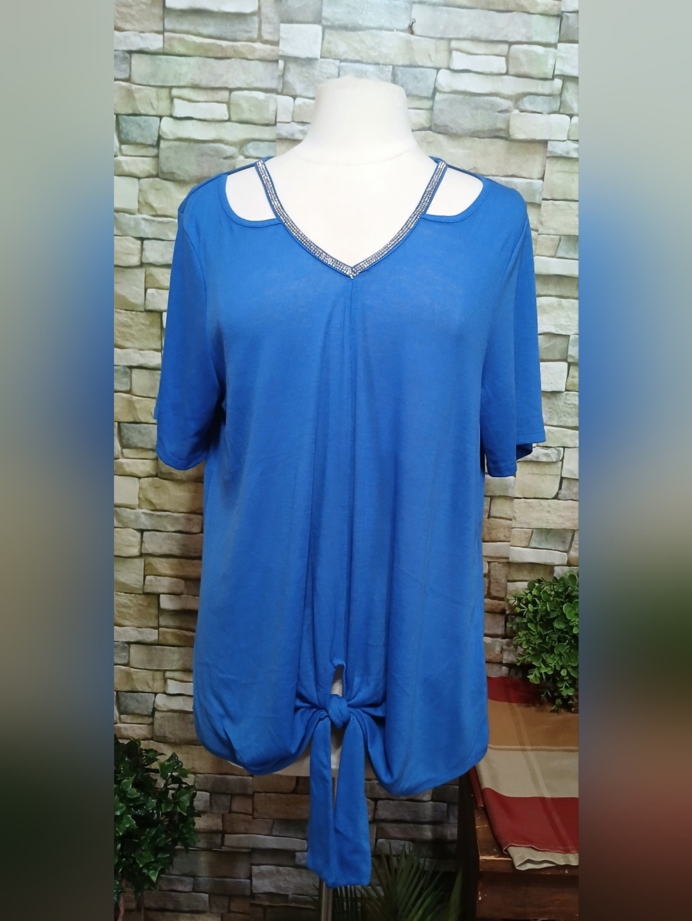 New 1X NY Collection Jeweled Blue V‑Neck Cold Shoulder Tie Front Top